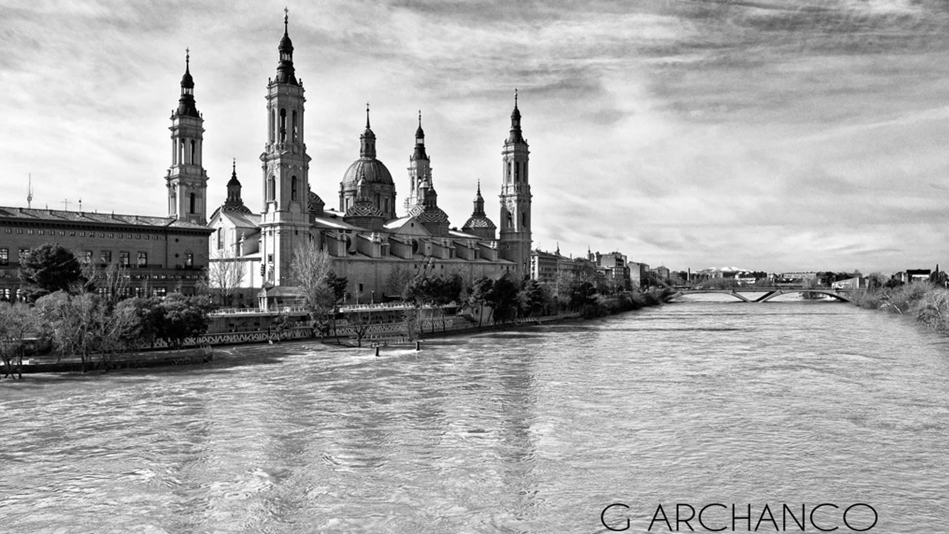 Basílica de El Pilar - Hostal Ávila